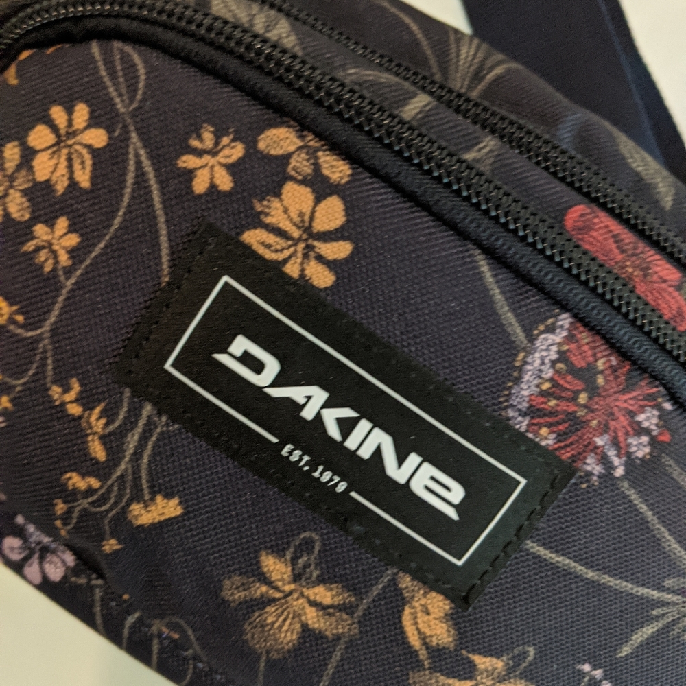 Dakine fanny pack floral